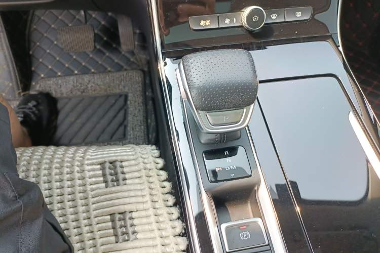 Used Roewe RX5 MAX 2019 300TGI Automatic 4G Connect Luxury Edition Gear Lever