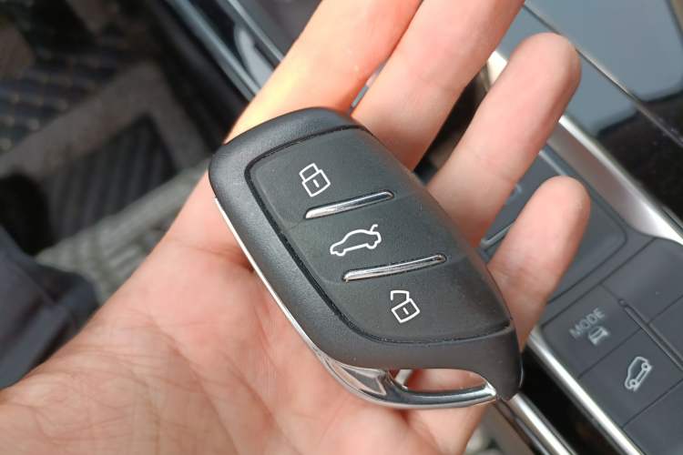 Used Roewe RX5 MAX 2019 300TGI Automatic 4G Connect Luxury Edition Vehicle Key