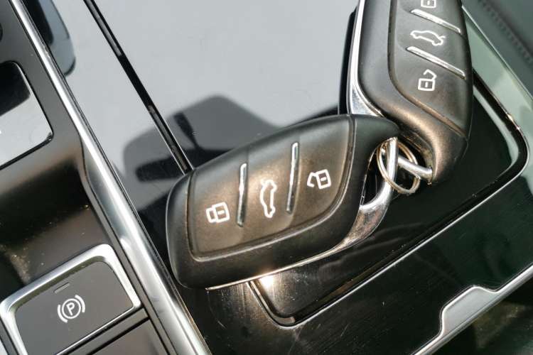 Used Roewe RX5 MAX 2021 Supreme Series 300TGI Automatic Luxury Cabin Edition Vehicle Key