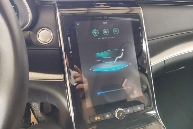 Used Roewe RX5 MAX 2019 300TGI Automatic 4G Connect Luxury Edition Audio And AC Panel