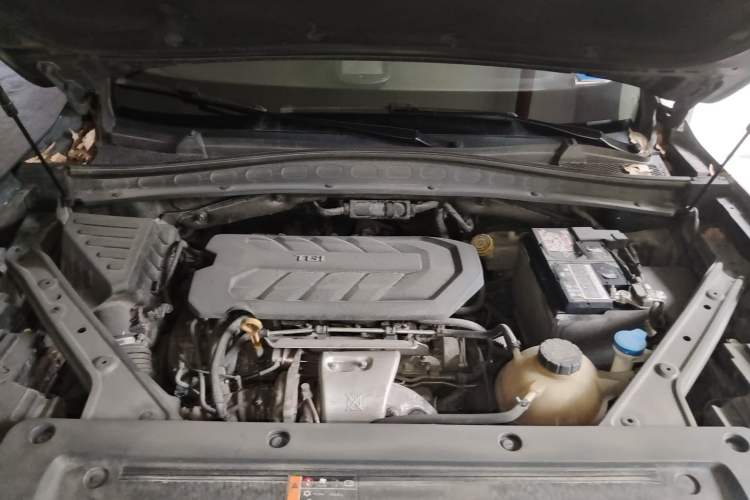 Used Roewe RX5 MAX 2019 400TGI Automatic 4G Connect Luxury Edition Engine Bay