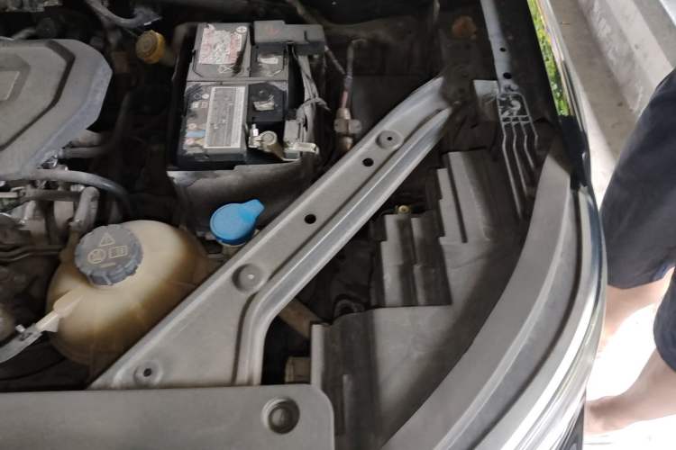 Used Roewe RX5 MAX 2019 400TGI Automatic 4G Connect Luxury Edition Engine Bay Left