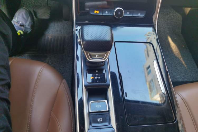 Used Roewe RX5 MAX 2019 300TGI Automatic Intelligent Driving Health Cabin Edition Gear Lever