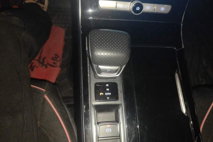 Used Roewe RX5 MAX 2019 300TGI Automatic Smart Cabin Luxury Edition Gear Lever