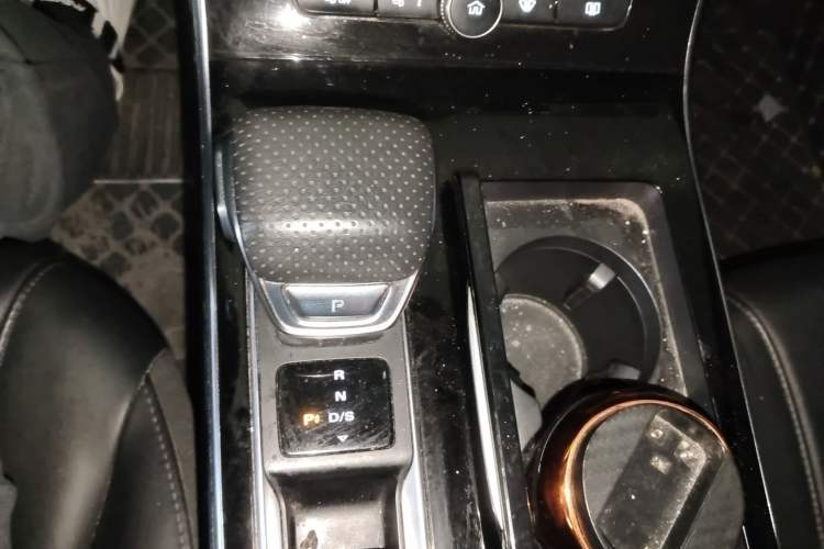 Used Roewe RX5 MAX 2019 400TGI Automatic 4G Connect Luxury Edition Gear Lever