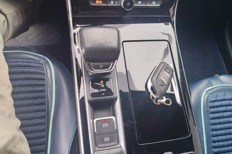 Used Roewe RX5 MAX 2019 300TGI Automatic 4G Connect Luxury Edition Gear Lever
