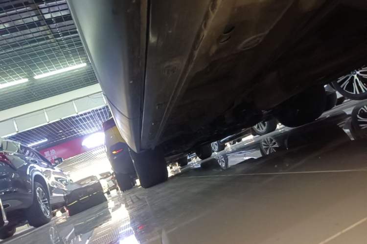 Used Roewe RX5 MAX 2019 300TGI Automatic 4G Connect Luxury Edition Left Side Sill