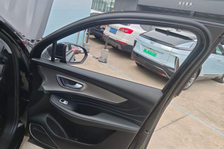 Used Roewe RX5 MAX 2019 300TGI Automatic Smart Cabin Luxury Edition Right Front Door Interior