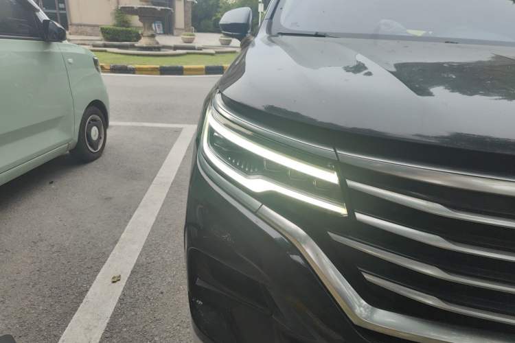 Used Roewe RX5 MAX 2019 300TGI Automatic 4G Connect Luxury Edition Right Front Headlight