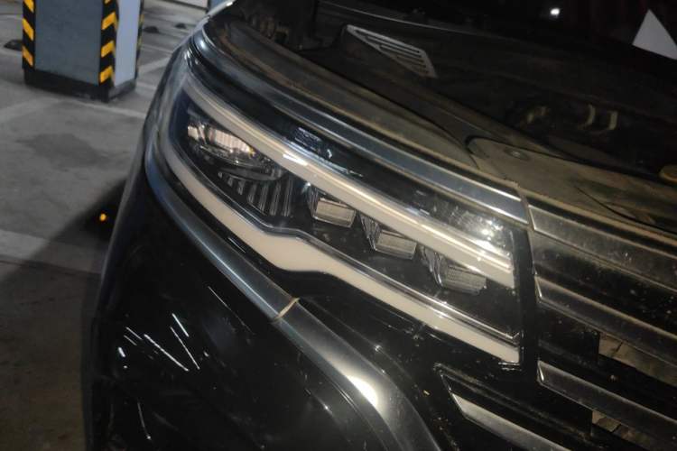 Used Roewe RX5 MAX 2019 300TGI Automatic Smart Cabin Luxury Edition Right Front Headlight