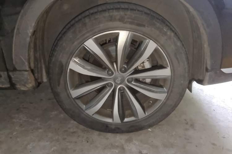 Used Roewe RX5 MAX 2019 400TGI Automatic 4G Connect Luxury Edition Right Front Wheel Hub