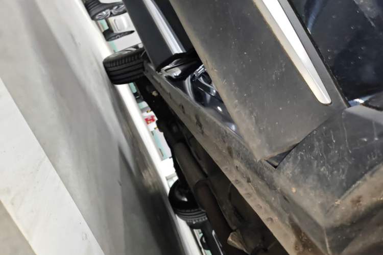 Used Roewe RX5 MAX 2019 400TGI Automatic All-Wheel Drive Smart Cabin Supreme Edition Right Side Sill
