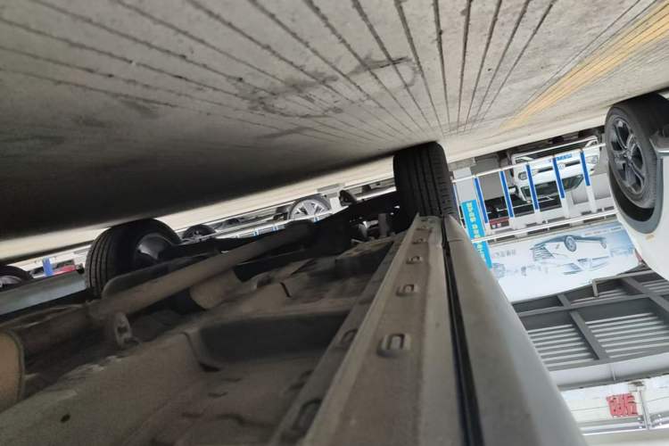 Used Roewe RX5 MAX 2019 300TGI Automatic 4G Connect Luxury Edition Right Side Sill