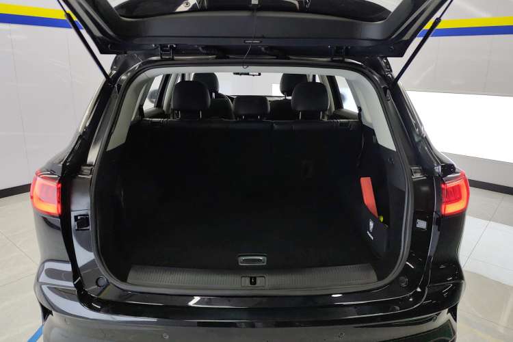 Used Roewe RX5 MAX 2019 300TGI Automatic 4G Connect Luxury Edition Trunk