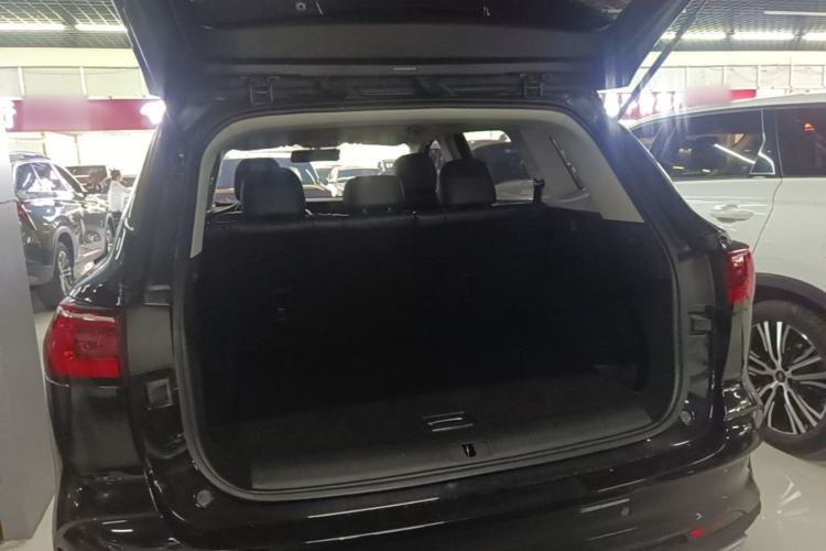 Used Roewe RX5 MAX 2019 300TGI Automatic 4G Connect Luxury Edition Trunk