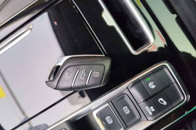 Used Roewe RX5 MAX 2019 400TGI Automatic 4G Connect Luxury Edition Vehicle Key