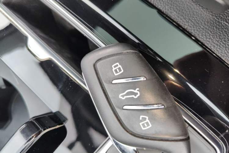 Used Roewe RX5 MAX 2019 300TGI Automatic 4G Connect Luxury Edition Vehicle Key