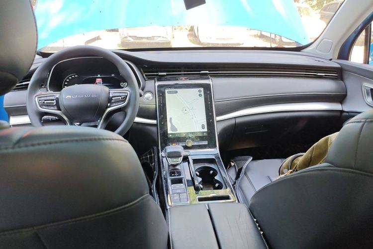 Used Roewe RX5 MAX 2019 300TGI Automatic 4G Connect Luxury Edition Center Console