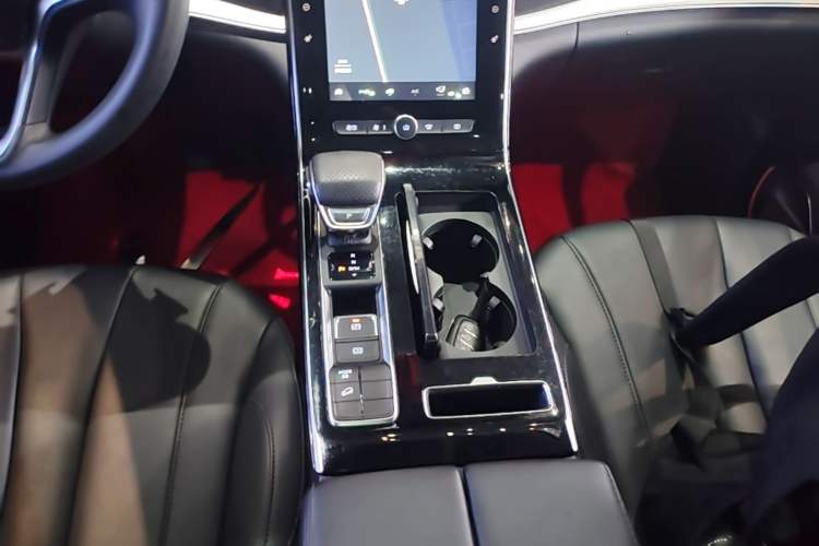Used Roewe RX5 MAX 2019 300TGI Automatic 4G Connect Luxury Edition Gear Lever
