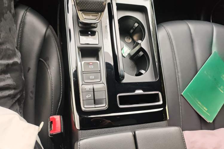 Used Roewe RX5 MAX 2019 300TGI Automatic 4G Connect Luxury Edition Gear Lever