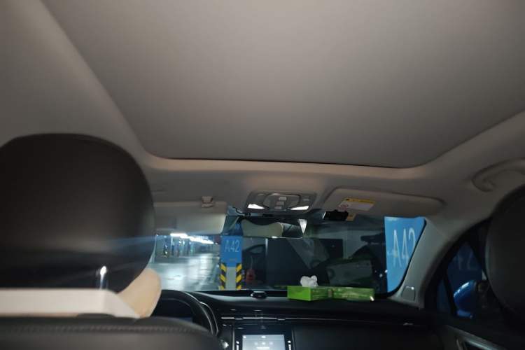 Used Roewe RX5 MAX 2019 300TGI Automatic 4G Connect Luxury Edition Headliner