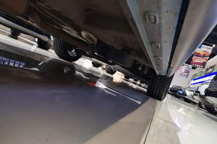 Used Roewe RX5 MAX 2019 300TGI Automatic 4G Connect Luxury Edition Left Side Sill