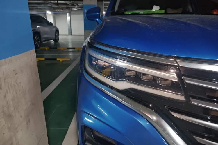 Used Roewe RX5 MAX 2019 300TGI Automatic 4G Connect Luxury Edition Right Front Headlight