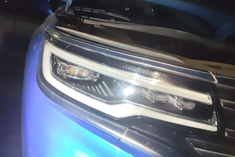 Used Roewe RX5 MAX 2019 300TGI Automatic 4G Connect Luxury Edition Right Front Headlight