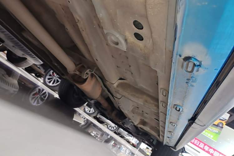 Used Roewe RX5 MAX 2019 300TGI Automatic 4G Connect Luxury Edition Right Side Sill