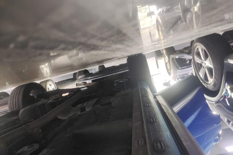 Used Roewe RX5 MAX 2019 300TGI Automatic 4G Connect Luxury Edition Right Side Sill