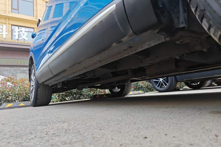 Used Roewe RX5 MAX 2019 300TGI Automatic 4G Connect Luxury Edition Right Side Sill