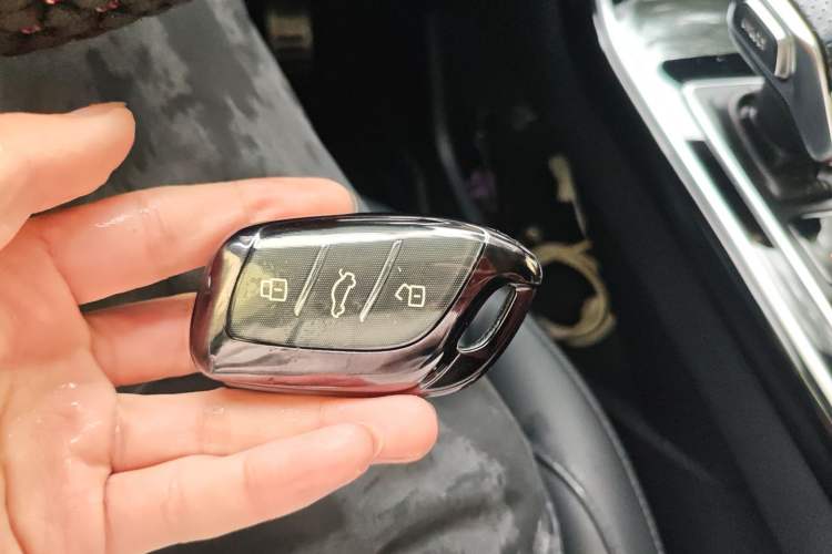 Used Roewe RX5 MAX 2019 300TGI Automatic 4G Connect Luxury Edition Vehicle Key