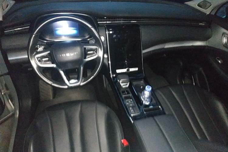 Used Roewe RX5 MAX 2019 300TGI Automatic Smart Cabin Luxury Edition Center Console