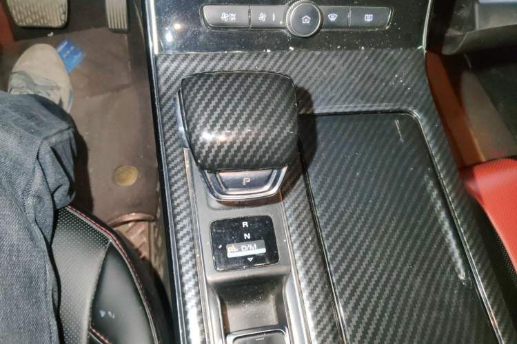 Used Roewe RX5 MAX 2019 300TGI Automatic 4G Connect Luxury Edition Gear Lever