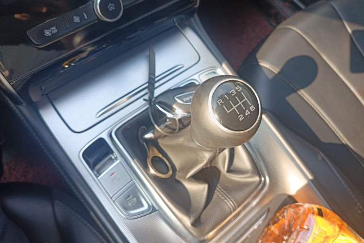 Used Roewe RX5 MAX 2019 300TGI Manual 4G Connect Luxury Edition Gear Lever