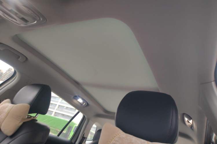 Used Roewe RX5 MAX 2019 300TGI Automatic 4G Connect Luxury Edition Headliner