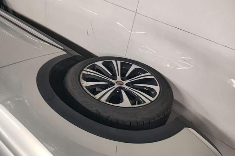 Used Roewe RX5 MAX 2019 300TGI Automatic Smart Cabin Flagship Edition Left Front Wheel Hub