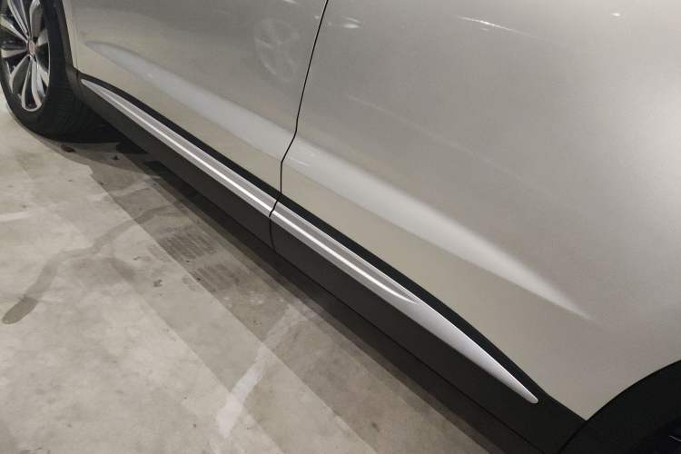 Used Roewe RX5 MAX 2019 300TGI Automatic 4G Connect Luxury Edition Left Side Sill