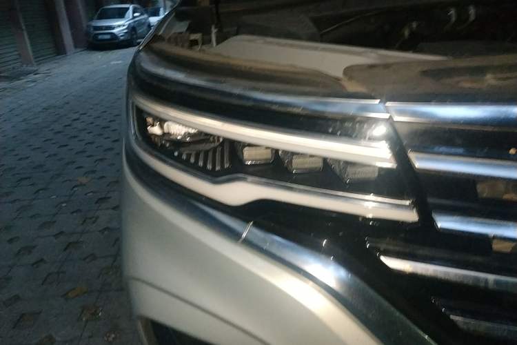Used Roewe RX5 MAX 2019 300TGI Automatic Smart Cabin Luxury Edition Right Front Headlight