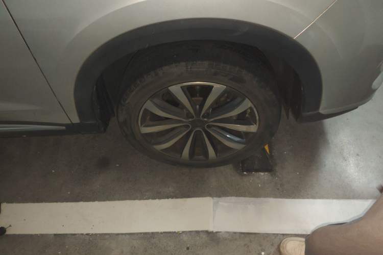 Used Roewe RX5 MAX 2019 300TGI Automatic 4G Connect Luxury Edition Right Front Wheel Hub