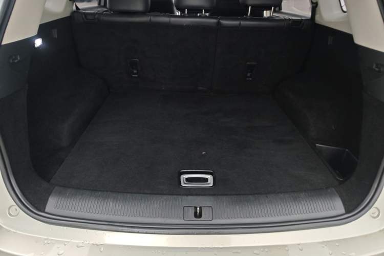 Used Roewe RX5 MAX 2019 300TGI Automatic Smart Cabin Luxury Edition Trunk