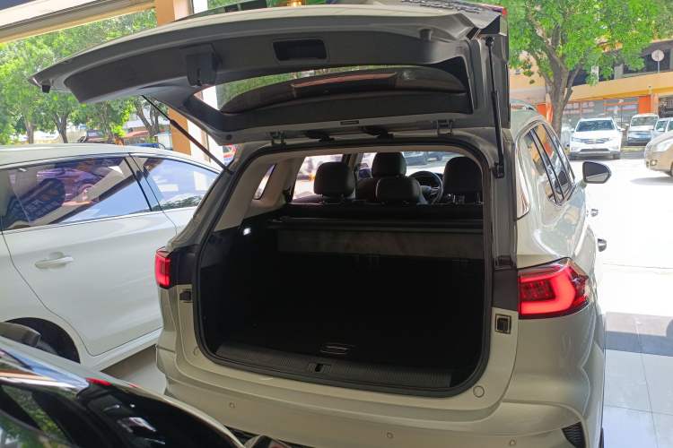 Used Roewe RX5 MAX 2019 400TGI Automatic 4G Connect Luxury Edition Trunk