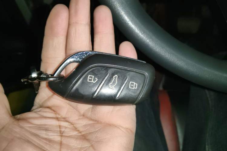 Used Roewe RX5 MAX 2019 300TGI Automatic 4G Connect Luxury Edition Vehicle Key