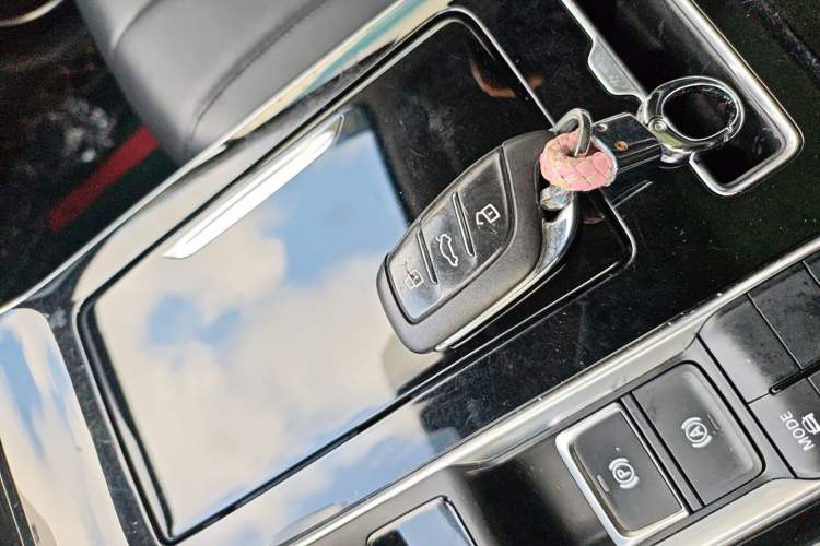Used Roewe RX5 MAX 2019 300TGI Automatic Smart Cabin Luxury Edition Vehicle Key