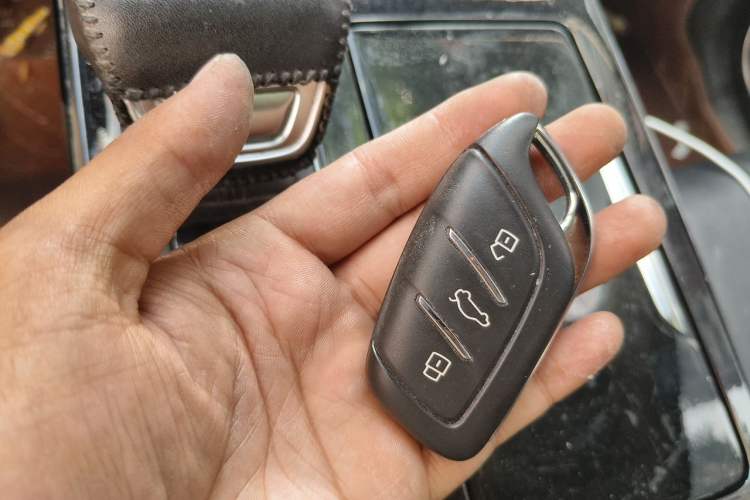 Used Roewe RX5 MAX 2019 300TGI Automatic Smart Cabin Luxury Edition Vehicle Key
