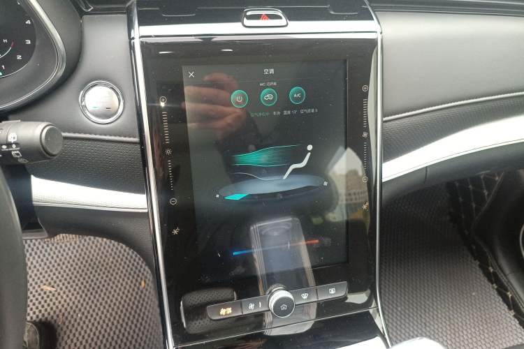 Used Roewe RX5 MAX 2019 300TGI Automatic 4G Connect Luxury Edition Audio And AC Panel