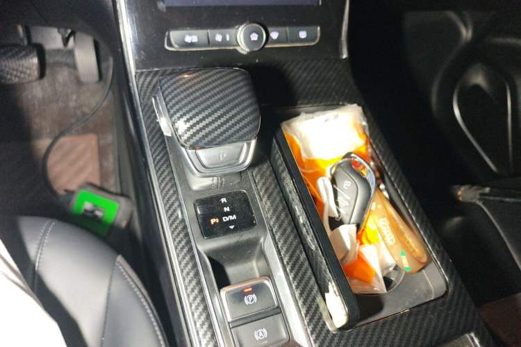 Used Roewe RX5 MAX 2019 300TGI Automatic 4G Connect Luxury Edition Gear Lever