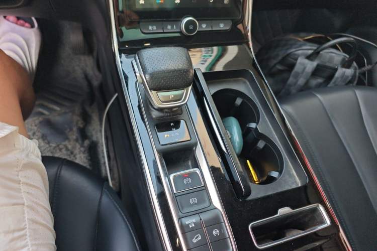 Used Roewe RX5 MAX 2019 400TGI Automatic 4G Connect Luxury Edition Gear Lever