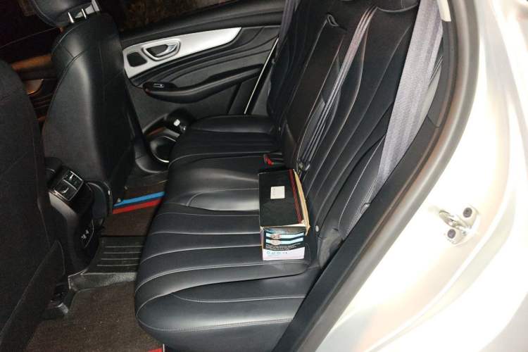 Used Roewe RX5 MAX 2019 300TGI Automatic 4G Connect Luxury Edition Left Rear Seat