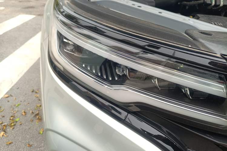 Used Roewe RX5 MAX 2019 300TGI Automatic 4G Connect Luxury Edition Right Front Headlight